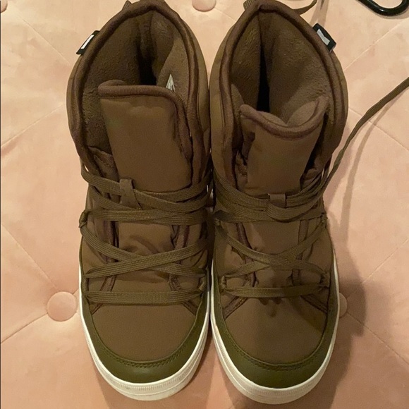 Native Boots - Picture 2 of 6